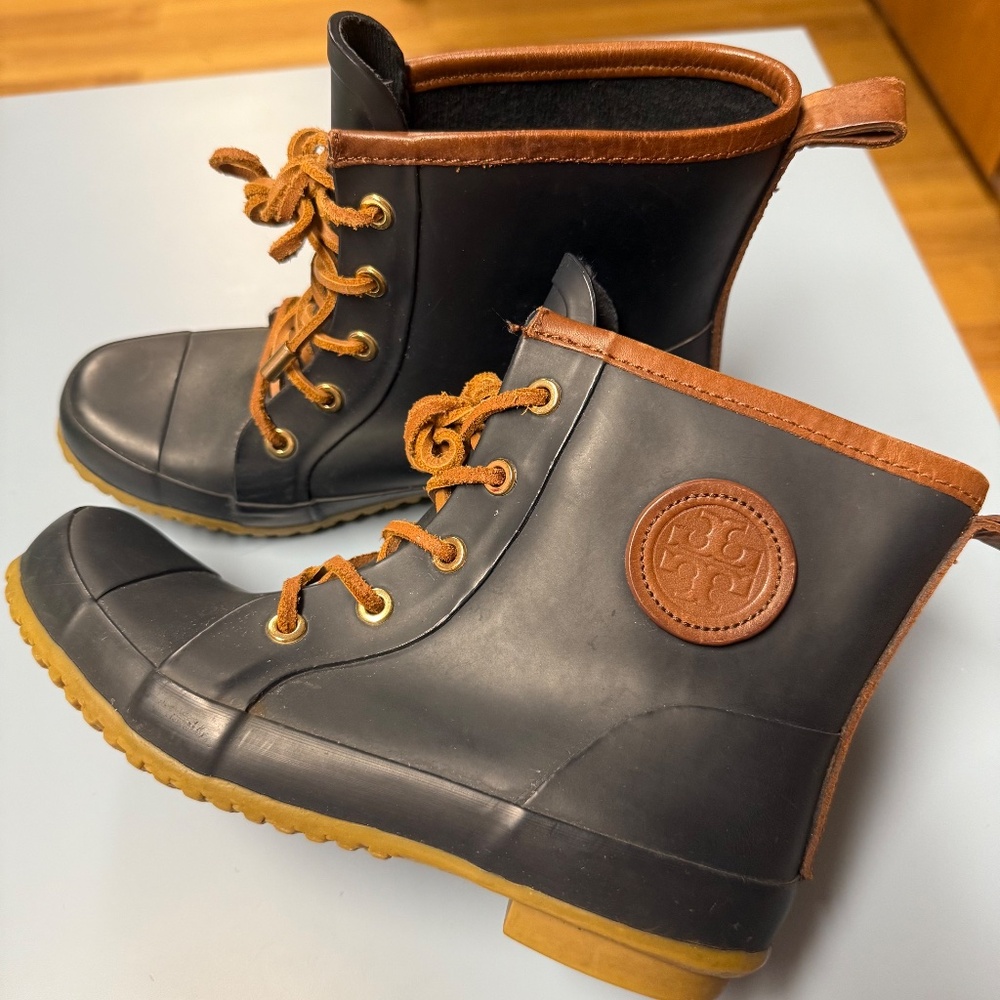 Tory Burch Women's Sz 6 Navy Blue Leather Trimmed Lace Up Short Rainboots - Picture 13 of 13